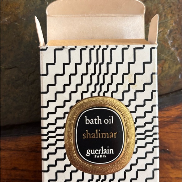 Mother’s Day Special Vintage Shalimar film spray body lotion and bath oil set. - Picture 5 of 8